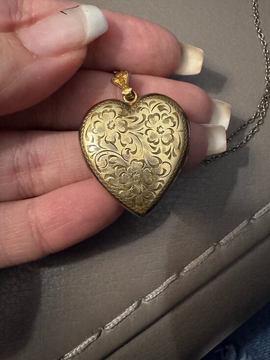 l Jewelry - VINTAGE Ladye Fayre Gold Locket